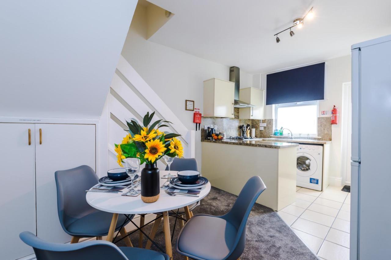 Bright 2-Bed Cottage In Chester By 53 Degrees Property, Ideal For Couples & Small Groups, City Centre - Sleeps 6 Екстериор снимка