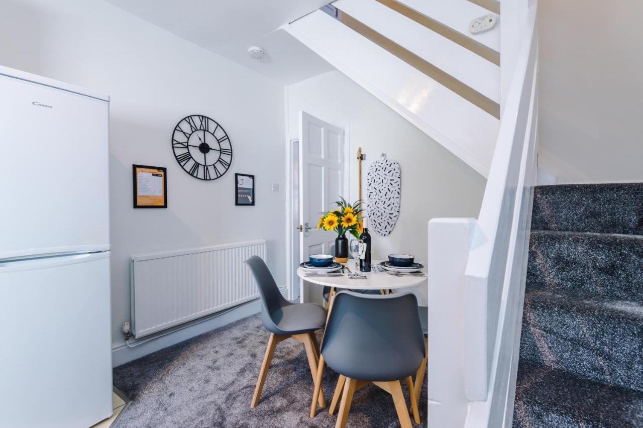 Bright 2-Bed Cottage In Chester By 53 Degrees Property, Ideal For Couples & Small Groups, City Centre - Sleeps 6 Екстериор снимка