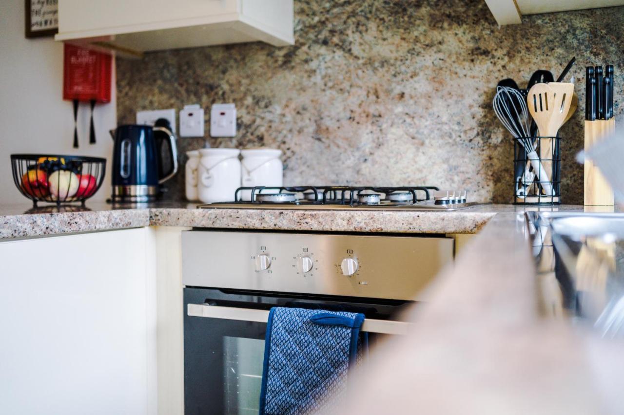 Bright 2-Bed Cottage In Chester By 53 Degrees Property, Ideal For Couples & Small Groups, City Centre - Sleeps 6 Екстериор снимка