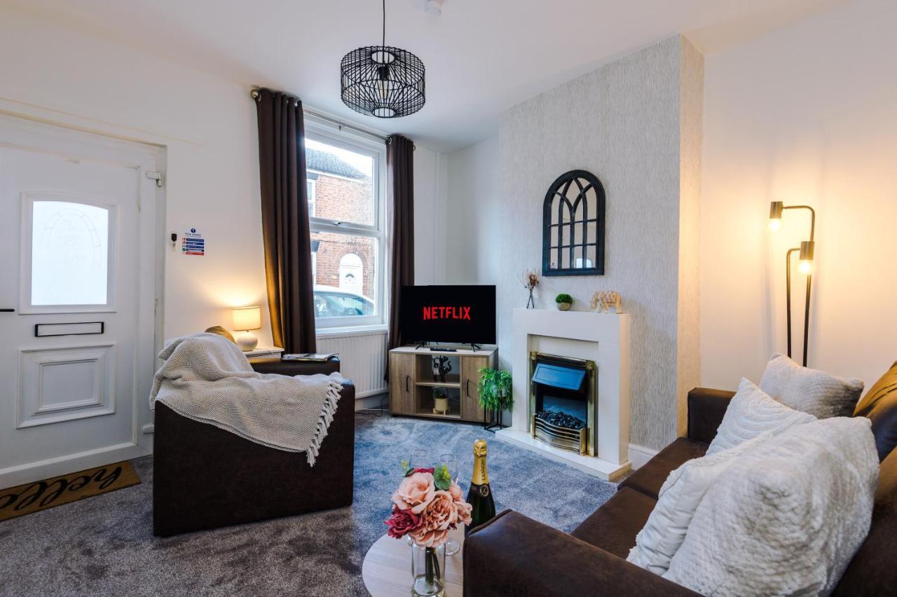 Bright 2-Bed Cottage In Chester By 53 Degrees Property, Ideal For Couples & Small Groups, City Centre - Sleeps 6 Екстериор снимка