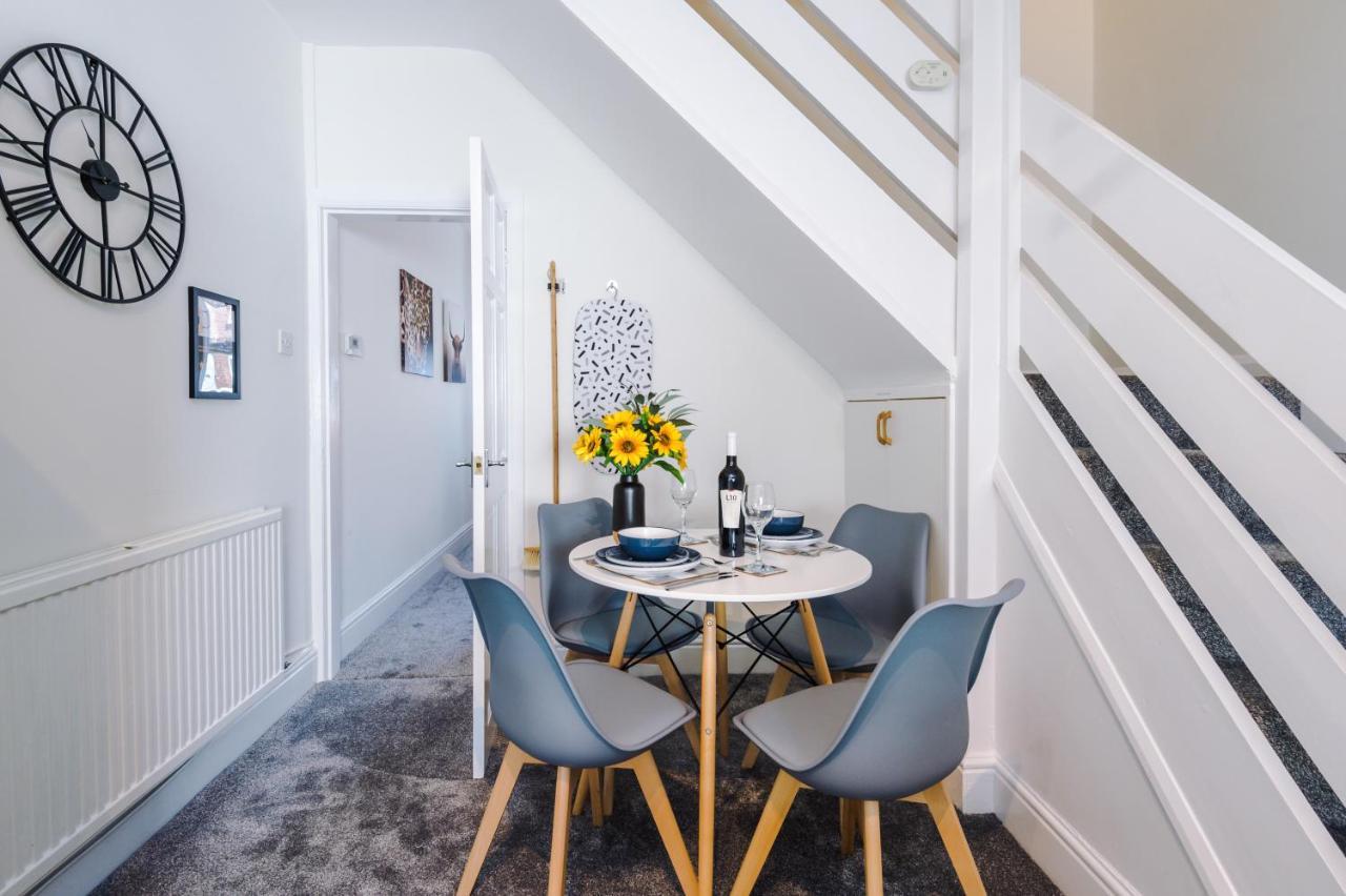 Bright 2-Bed Cottage In Chester By 53 Degrees Property, Ideal For Couples & Small Groups, City Centre - Sleeps 6 Екстериор снимка