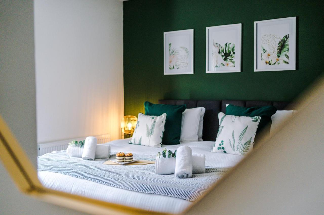 Bright 2-Bed Cottage In Chester By 53 Degrees Property, Ideal For Couples & Small Groups, City Centre - Sleeps 6 Екстериор снимка