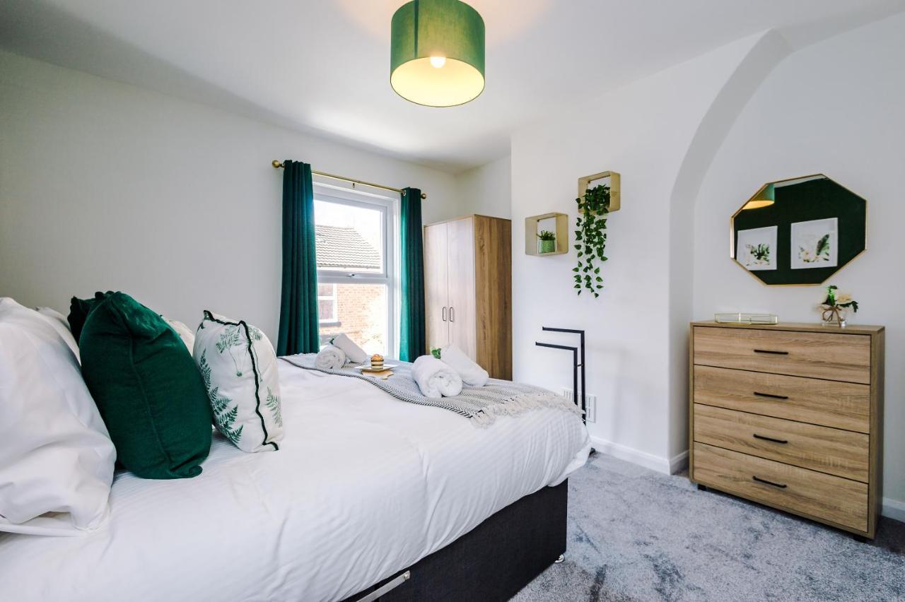 Bright 2-Bed Cottage In Chester By 53 Degrees Property, Ideal For Couples & Small Groups, City Centre - Sleeps 6 Екстериор снимка