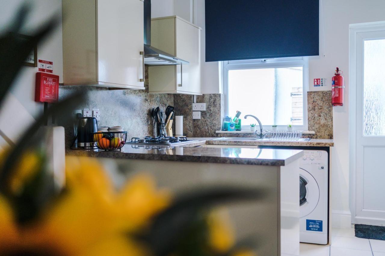 Bright 2-Bed Cottage In Chester By 53 Degrees Property, Ideal For Couples & Small Groups, City Centre - Sleeps 6 Екстериор снимка